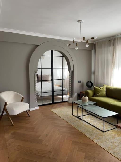 Stunning 1Bd Flat With 50M2 Terrace In The City Center Bucharest Luaran gambar