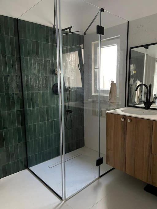 Stunning 1Bd Flat With 50M2 Terrace In The City Center Bucharest Luaran gambar