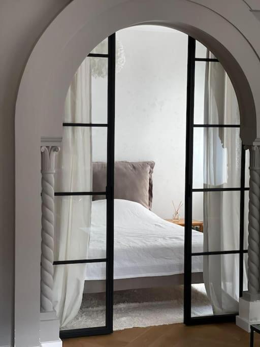 Stunning 1Bd Flat With 50M2 Terrace In The City Center Bucharest Luaran gambar