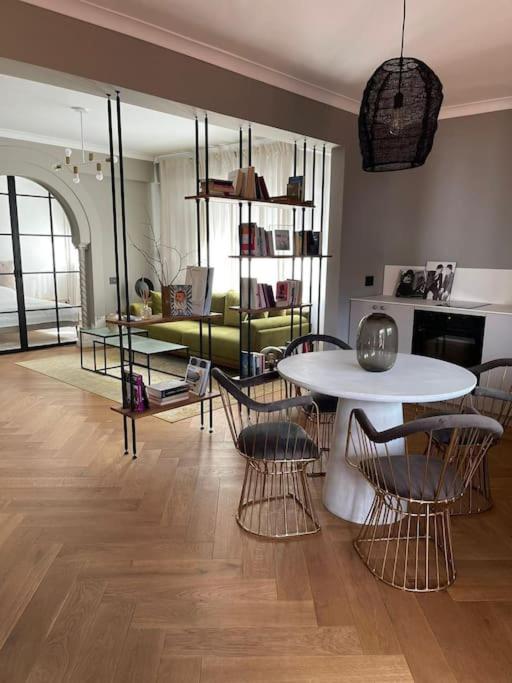 Stunning 1Bd Flat With 50M2 Terrace In The City Center Bucharest Luaran gambar